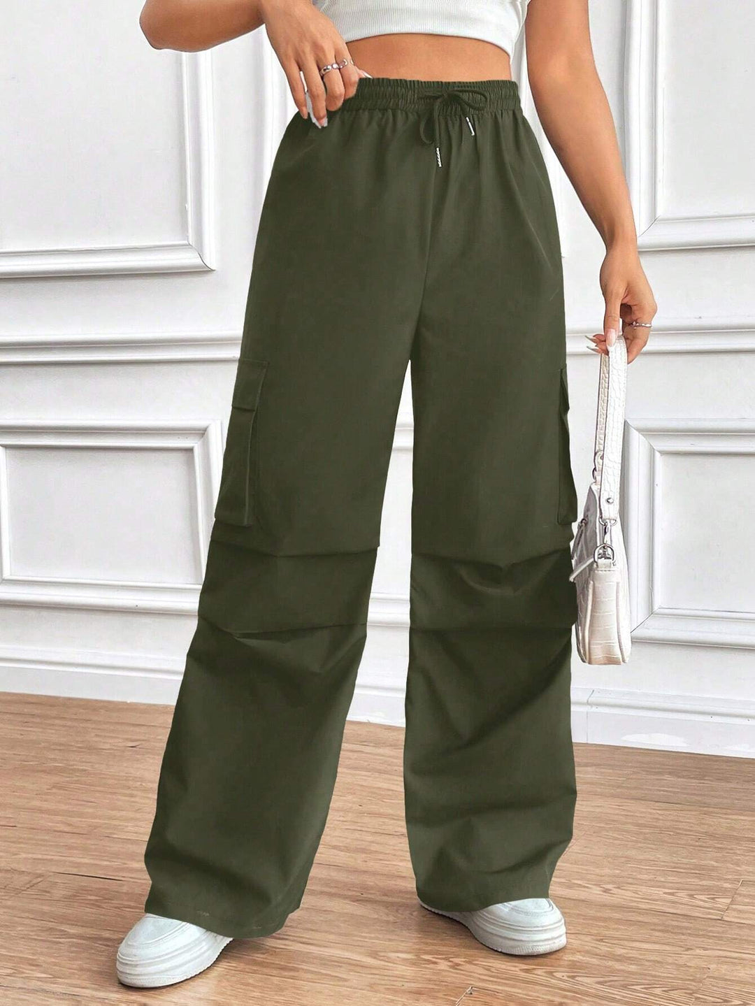 Women's Wide High-Waist Cargo Pants with Elastic Waistband and Large Flap Pockets Mune Fashion
