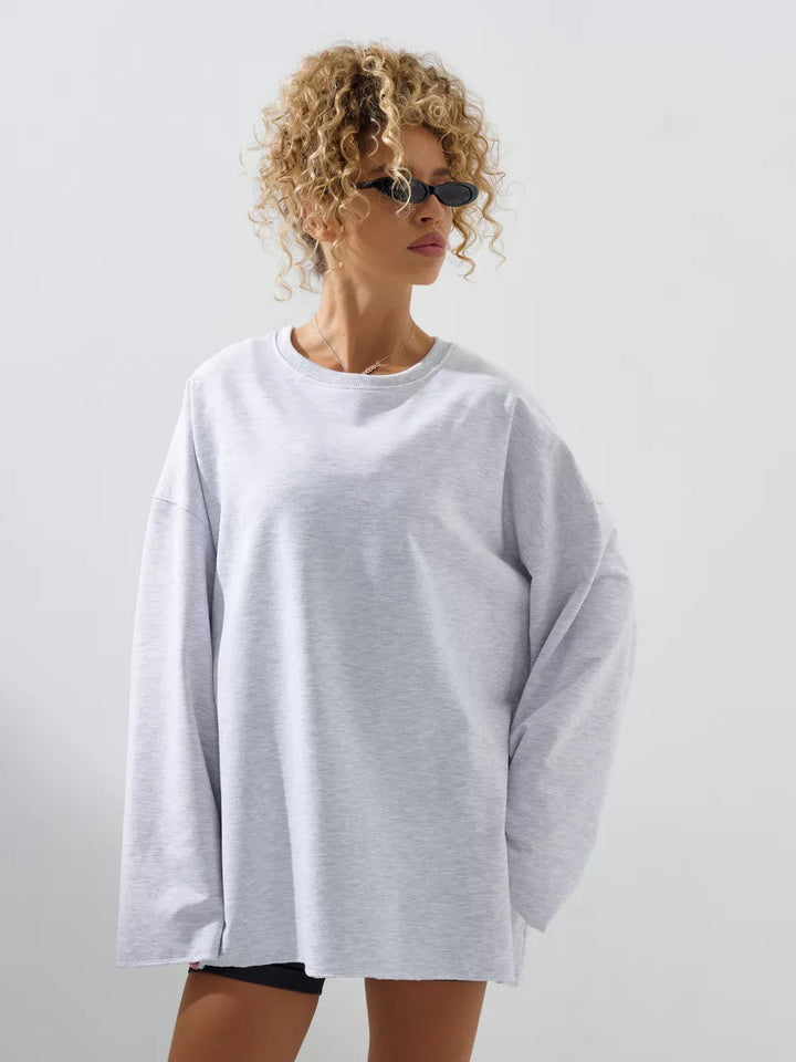 Women's loose sweatshirt with round neckline and extended oversized cut Mune Fashion