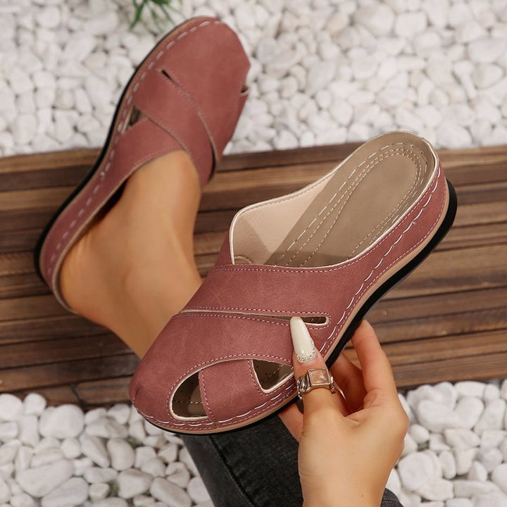 Women's comfortable closed clogs with cut-outs, padded comfort insole and lightweight wedge sole Mune Fashion