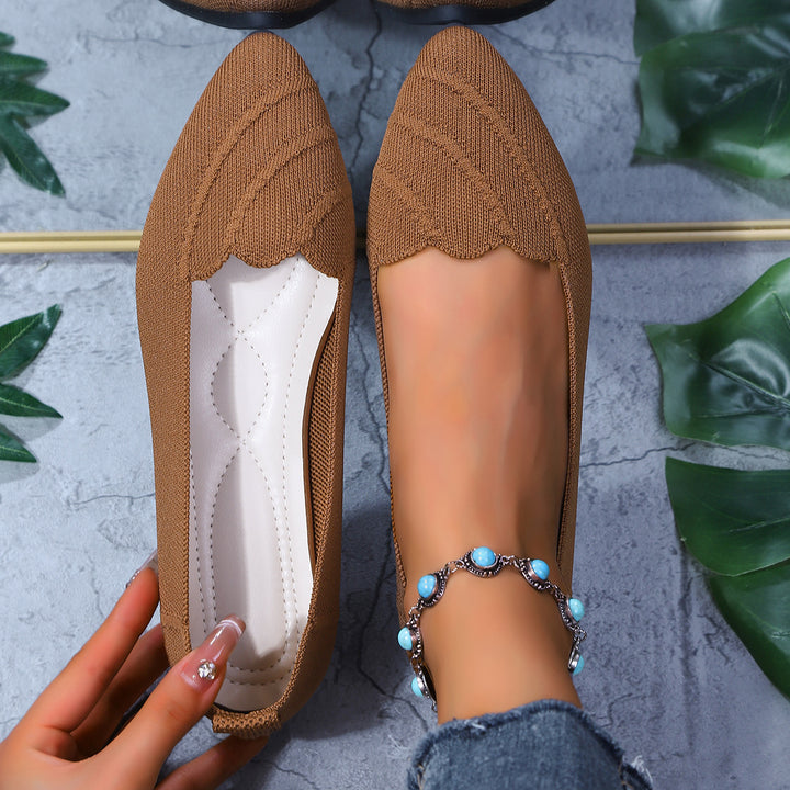Ladies' pointed ballerina slippers with wavy edge trim and knitted upper Mune Fashion