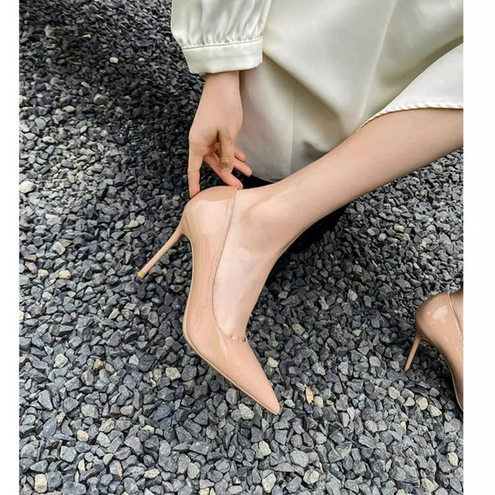 Women's elegantly pointed patent leather pumps with slender stiletto heels Mune Fashion