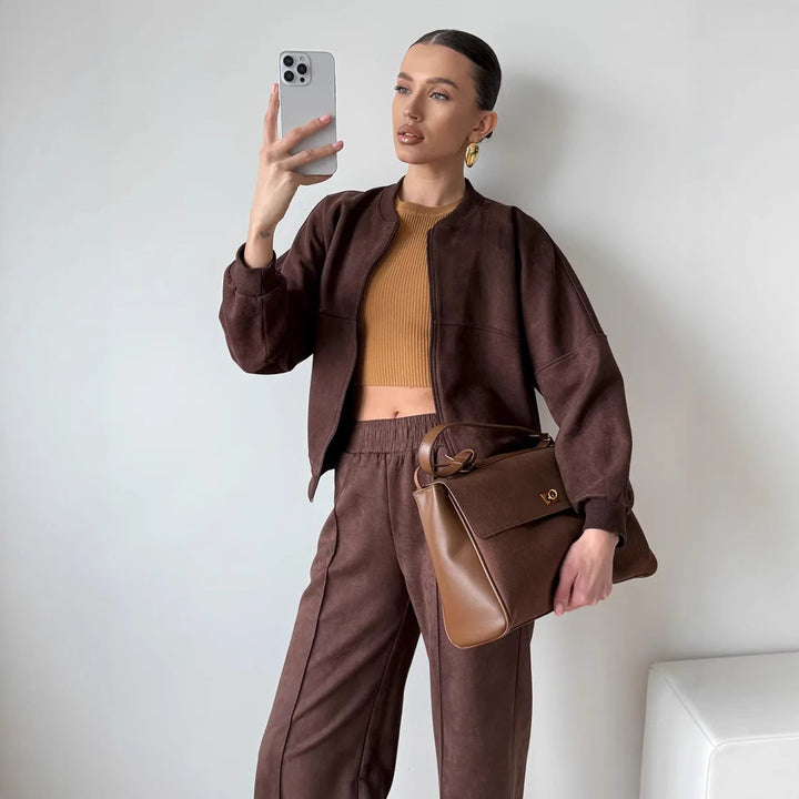 Women two-piece velour loungewear set with short zip hoodie and wide high-waist pants Mune Fashion