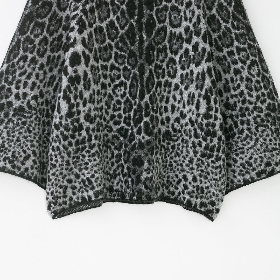 Women Cape-Poncho with Leopard Jacquard and Stand-up Collar Mune Fashion