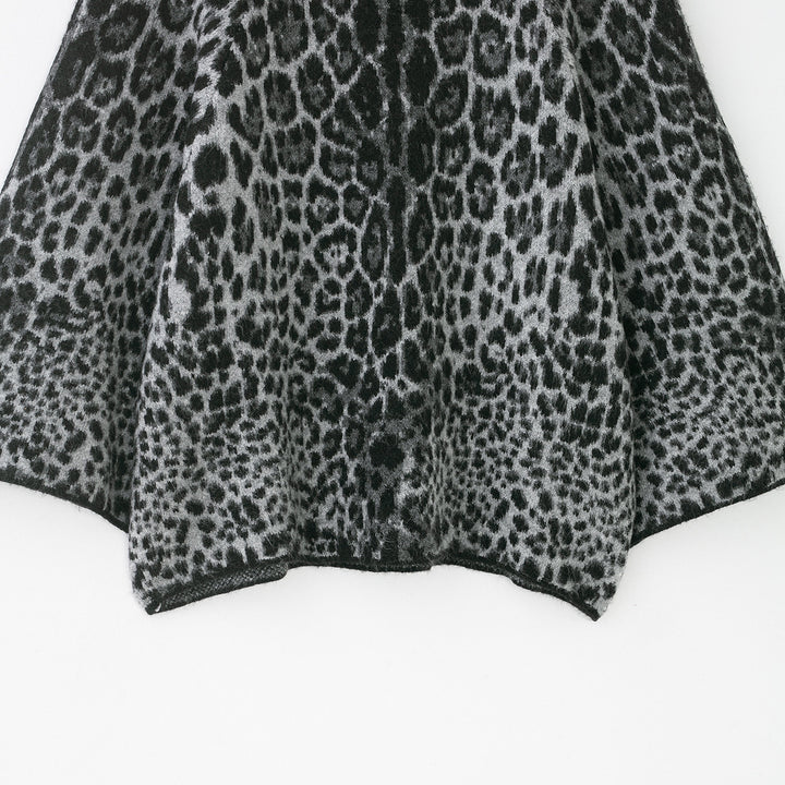 Women Cape-Poncho with Leopard Jacquard and Stand-up Collar Mune Fashion