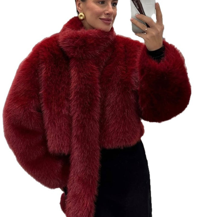 Women's short jacket made of luxurious faux fur with shaggy look and boxy silhouette Mune Fashion