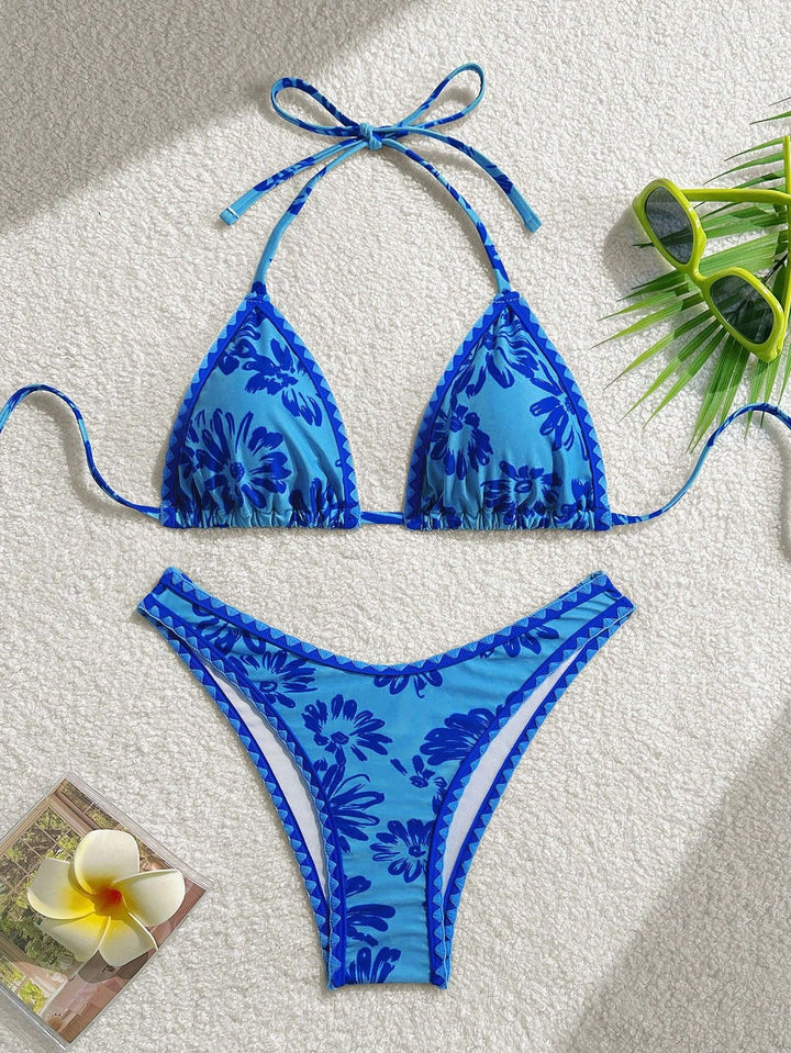 Women Triangle Bikini with Playful Floral Pattern Mune Fashion
