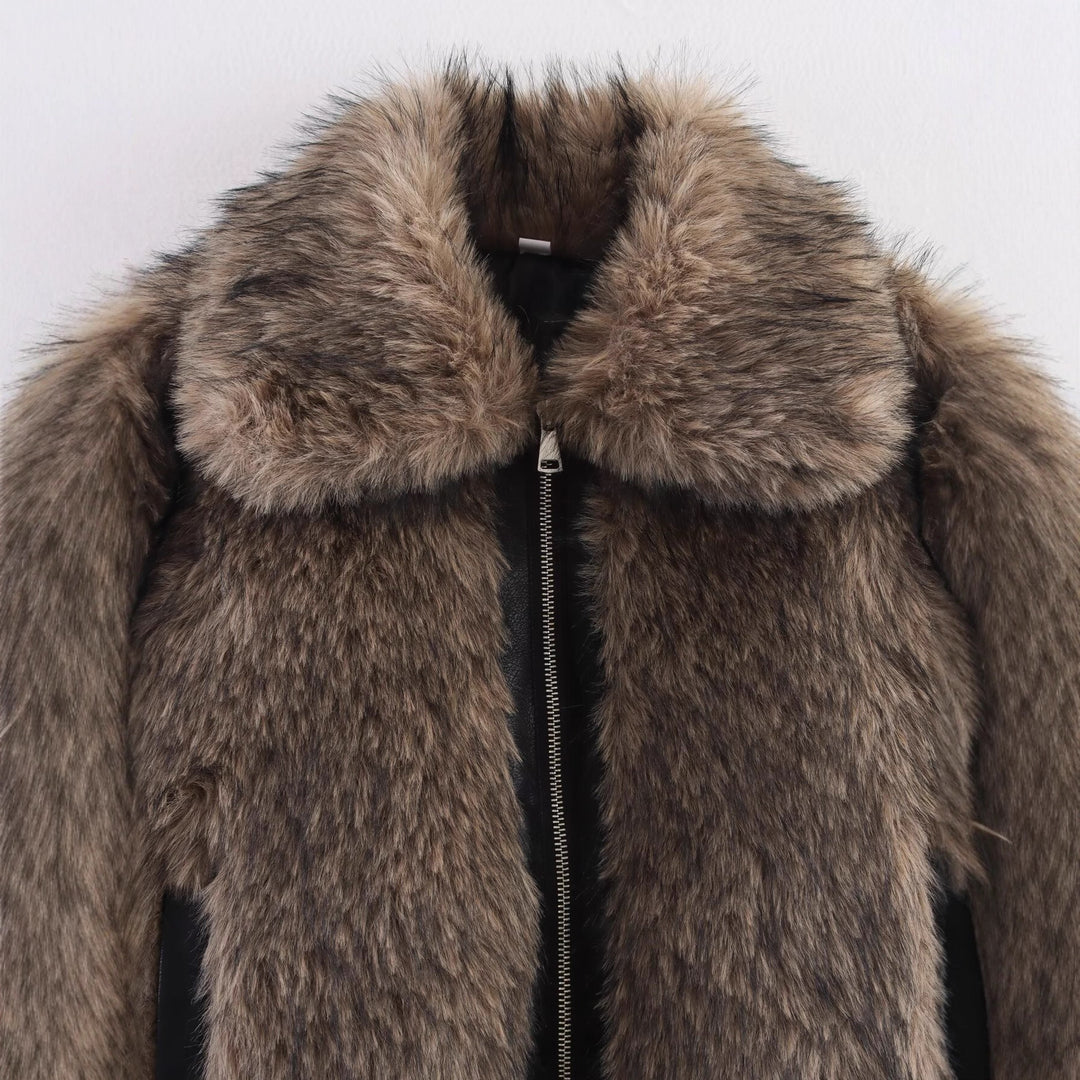 Women's short-cut faux fur bomber jacket with zipper and ribbed cuffs Mune Fashion