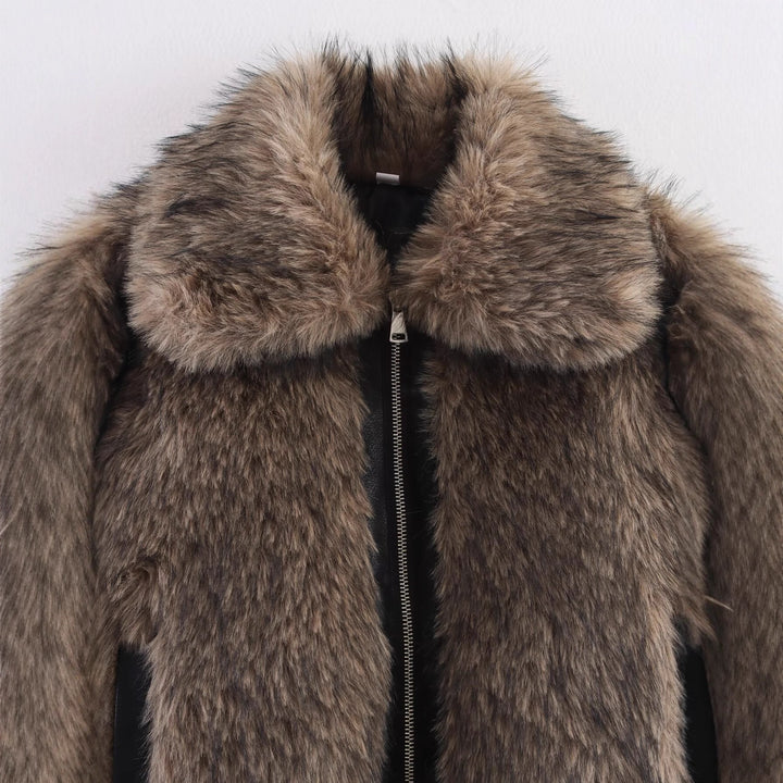 Women's short-cut faux fur bomber jacket with zipper and ribbed cuffs Mune Fashion