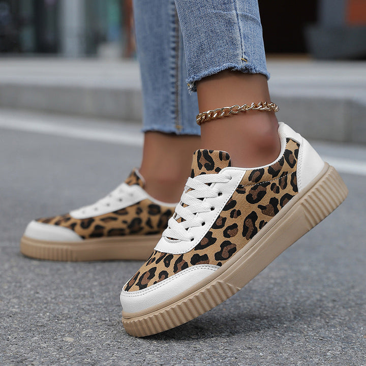Ladies sneaker in trendy leopard pattern with comfortable cushioning Mune Fashion