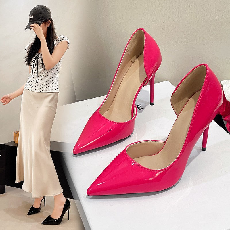 Ladies Elegant Patent Pumps with Pointed Toe Shape and Cut-Out Heel Mune Fashion