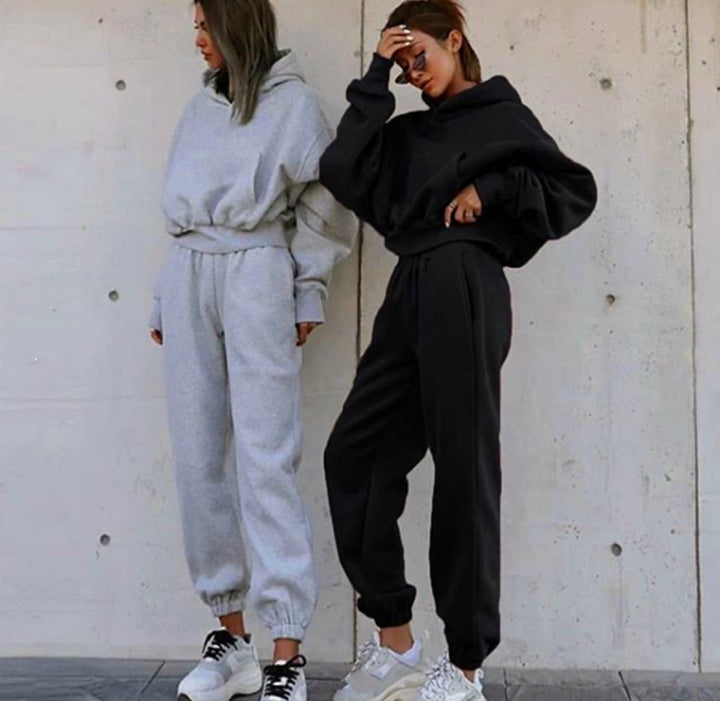 Women's short oversized hoodie set with elastic high-waist joggers made of cotton fleece Mune Fashion