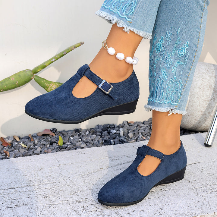 Ladies' wedge ballet flats with crisscross elastic straps and soft memory footbed Mune Fashion