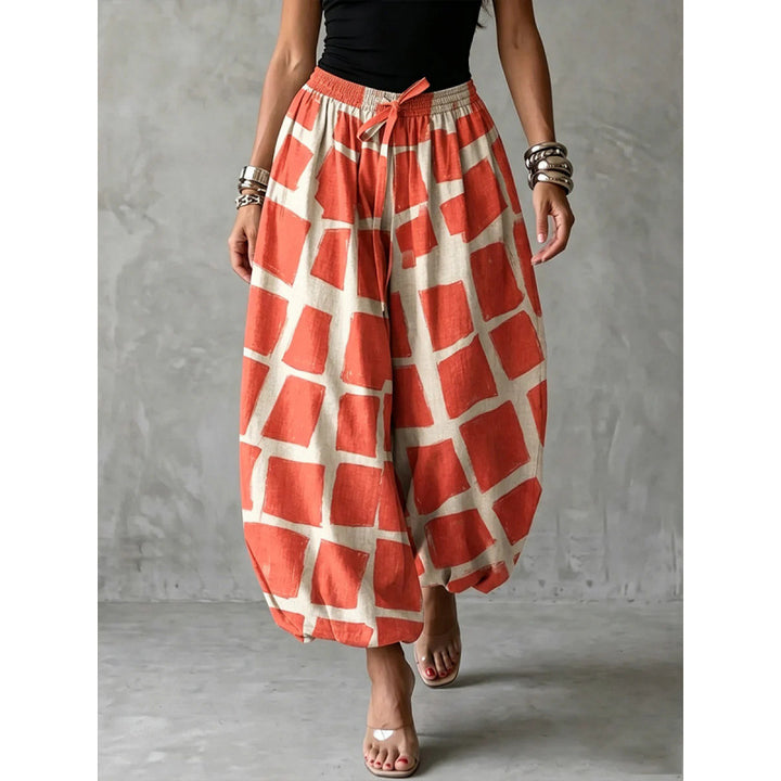 Women's wide harem pants in balloon style with elastic waistband and graphic check pattern Mune Fashion