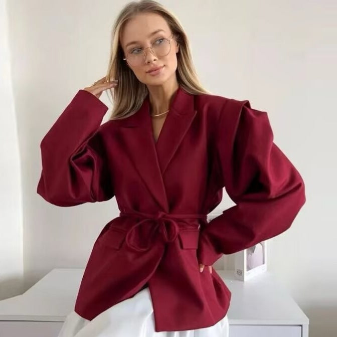 Women's blazer with shoulder cutouts, belted waist and single button closure Mune Fashion