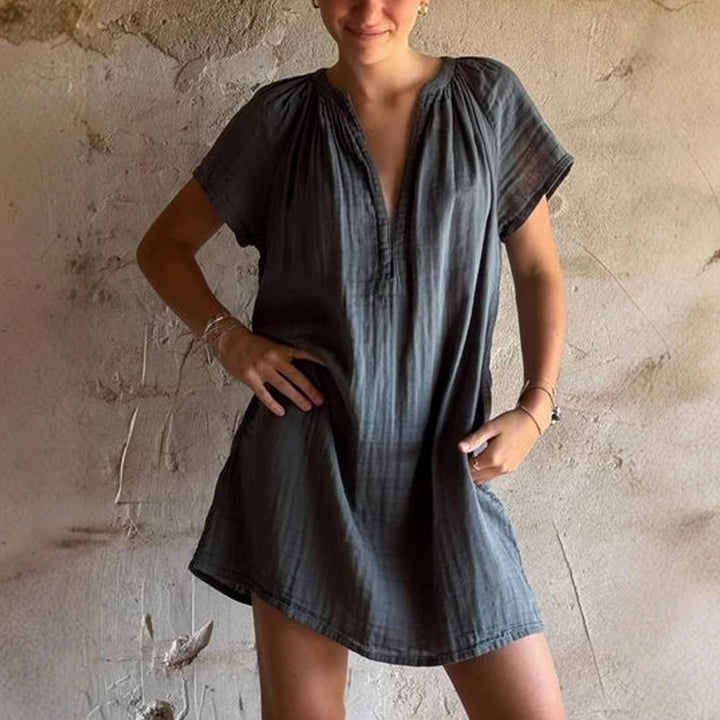Women's Lightweight Top with V-Neck and Loose Fit Mune Fashion