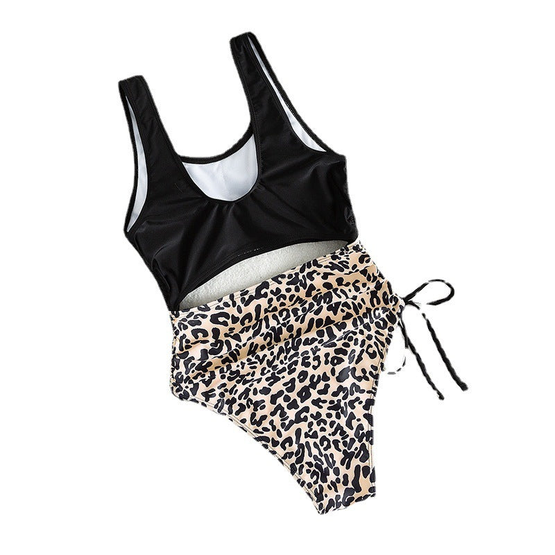 Women's Cut-Out Swimsuit with Fashionable Leopard Print Mune Fashion