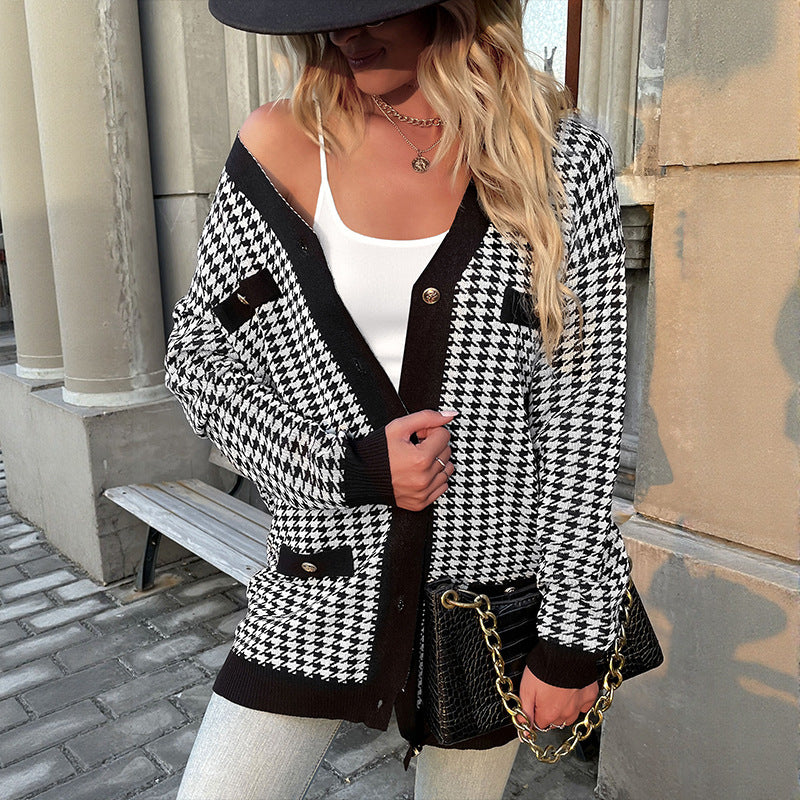 Women Oversized Knit Cardigan with Houndstooth Pattern and Gold Decorative Buttons Mune Fashion