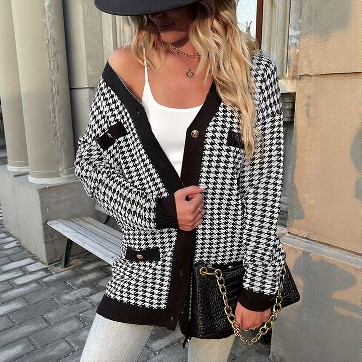 Women Oversized Knit Cardigan with Houndstooth Pattern and Gold Decorative Buttons Mune Fashion