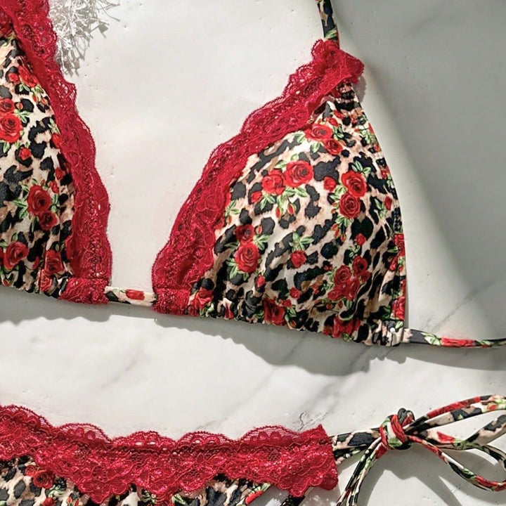 Women Lace Trimmed Triangle Bikini Mune Fashion