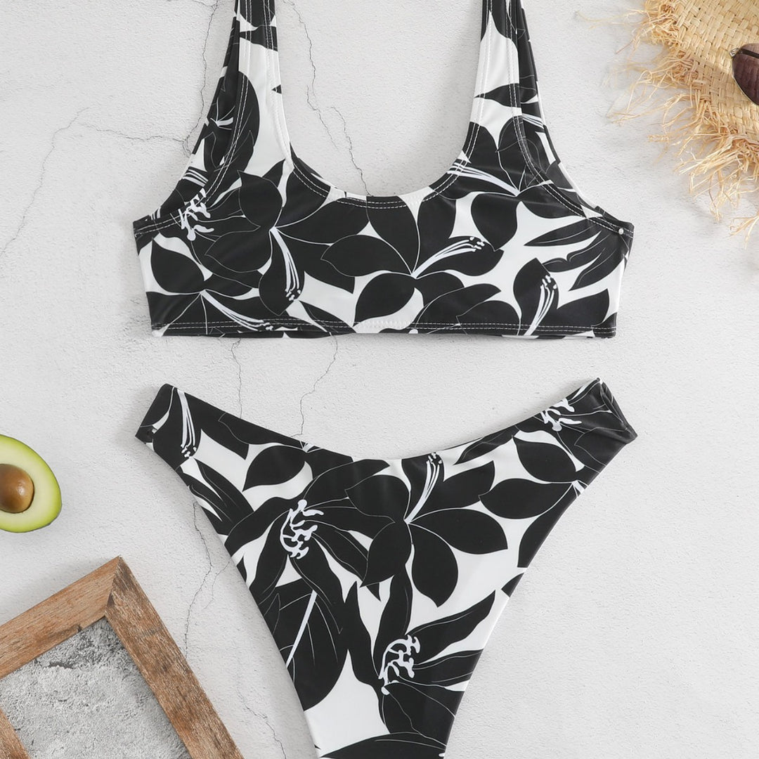 Women’s bikini set with floral patterns and sporty cut Mune Fashion