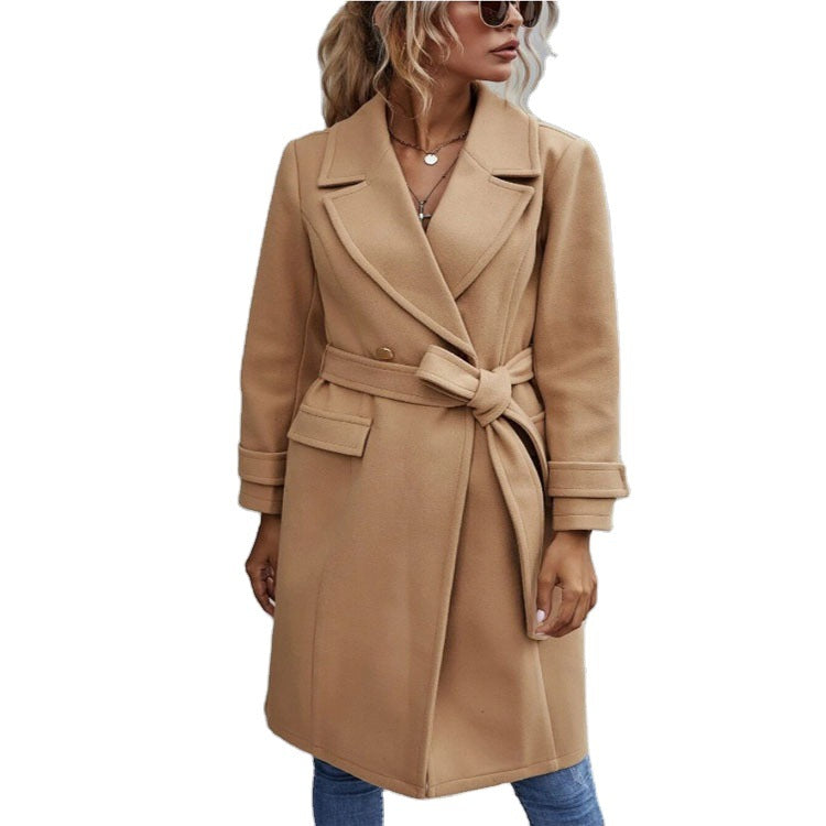 Women's mid-length tailored wool blend coat with discreet double-breasted closure and narrow lapels Mune Fashion