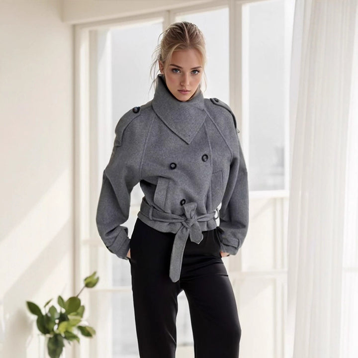 Women short-cut wool jacket with belt, double-breasted closure and high stand-up collar Mune Fashion
