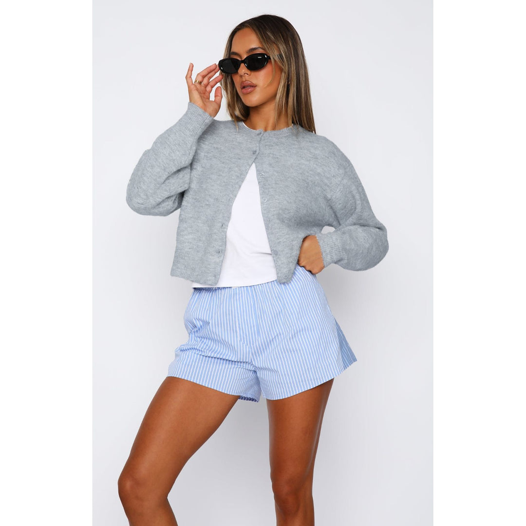 Ladies Short-Cut Cardigan with Concealed Button Placket and Balloon Sleeves Mune Fashion