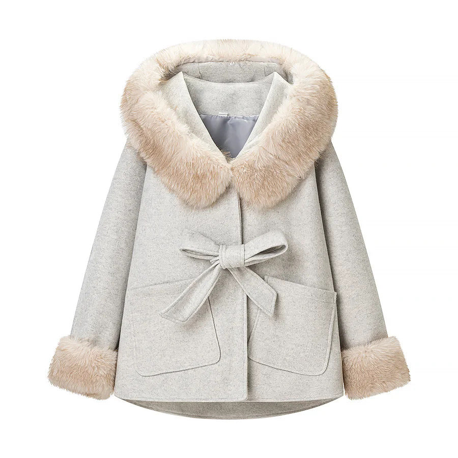 Women's hooded coat in cape cut with faux fur collar, tie belt, and patch pockets Mune Fashion