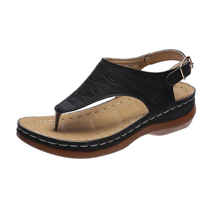 Women’s toe ring sandal with viscoelastic comfort footbed, adjustable heel strap and hand-stitched edge detail Mune Fashion