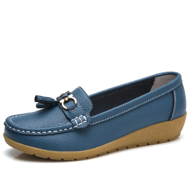 Women's classic tassel moccasin made of textured synthetic leather with padded comfort insole and flexible wedge sole Mune Fashion