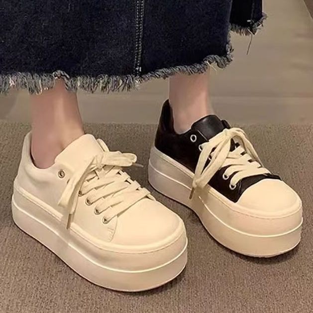 Women's Retro Platform Sneaker with Two-Tone Leather Look and Extra High Rubber Platform Mune Fashion