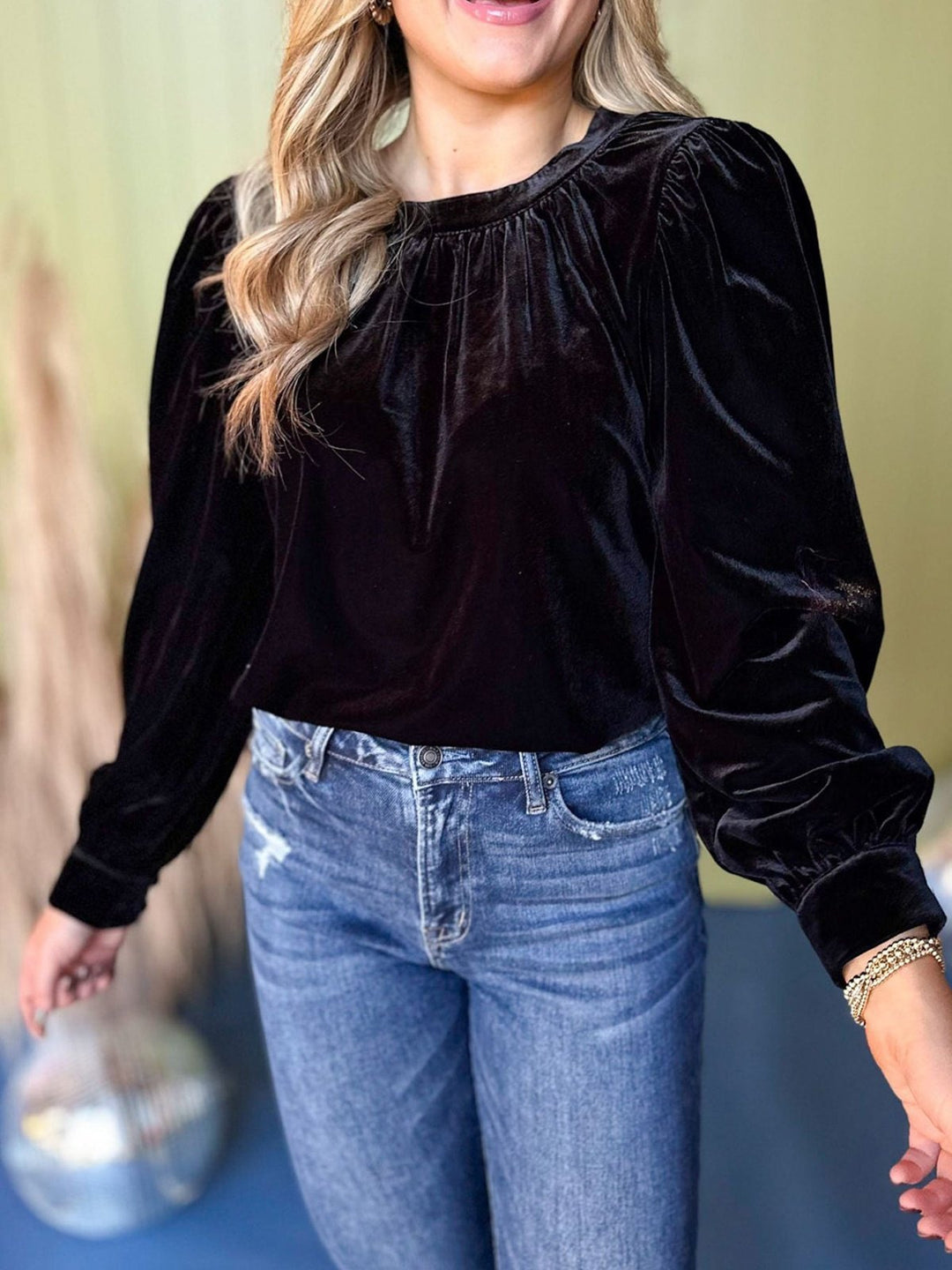 Ladies velvet blouse with balloon sleeves and gathered stand-up collar Drune