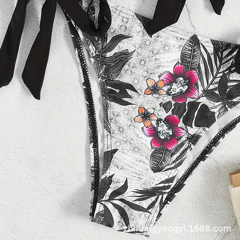 Women's bikini with knot-shaped top and floral bottom Mune Fashion