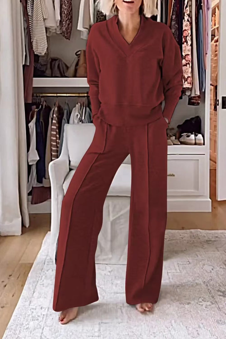 Ladies two-piece lounge set made of soft jersey with V-neck and wide palazzo pants cut Mune Fashion