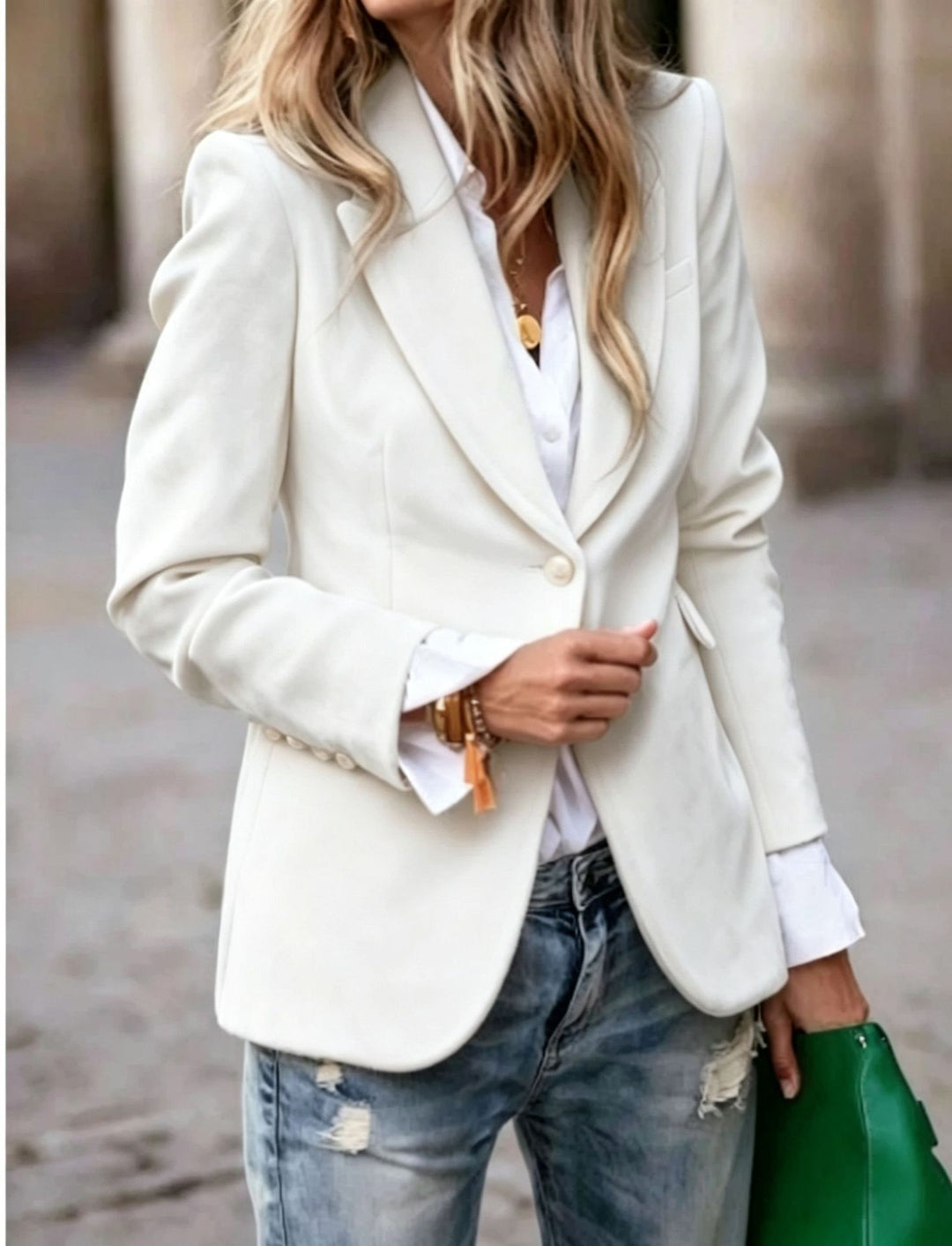 Ladies Elegant tailored velvet blazer with notch lapels and single-button Mune Fashion