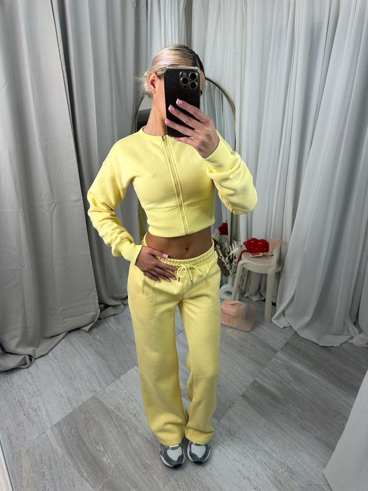 Women's short zip-cropped shirt with shaping waistband and wide relaxed sweatpants with drawstring Mune Fashion