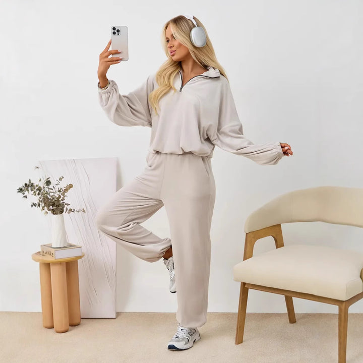 Women's velvety two-piece lounge set with hooded half-zip and elastic waistband pants Mune Fashion