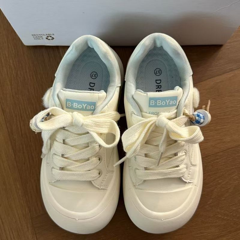 Women’s Fashion Sneakers with Decorative Applications and Cushioned Sole Mune Fashion