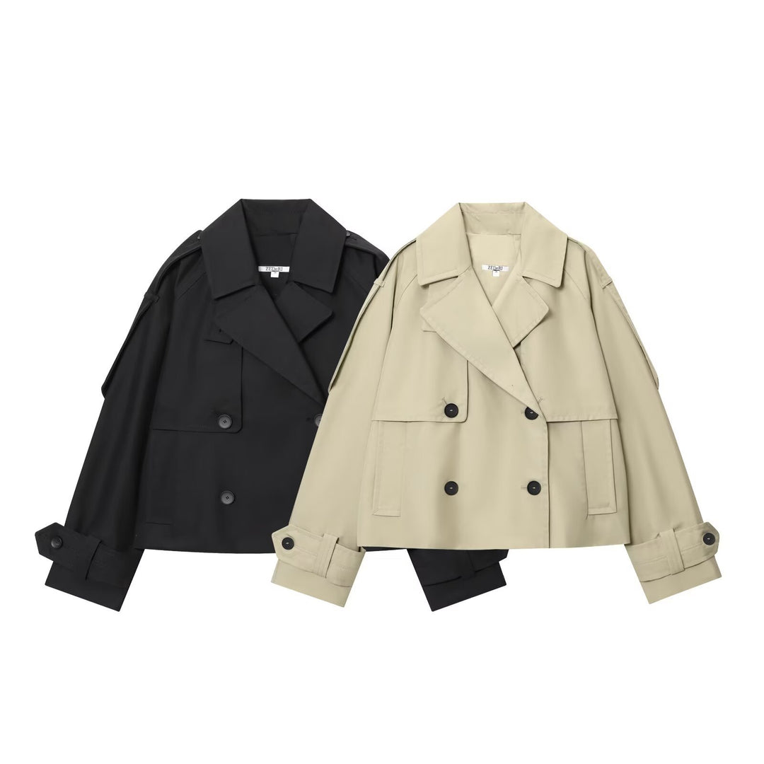 Women short cut trench with boxy silhouette, shoulder patches and wide cuffs Mune Fashion