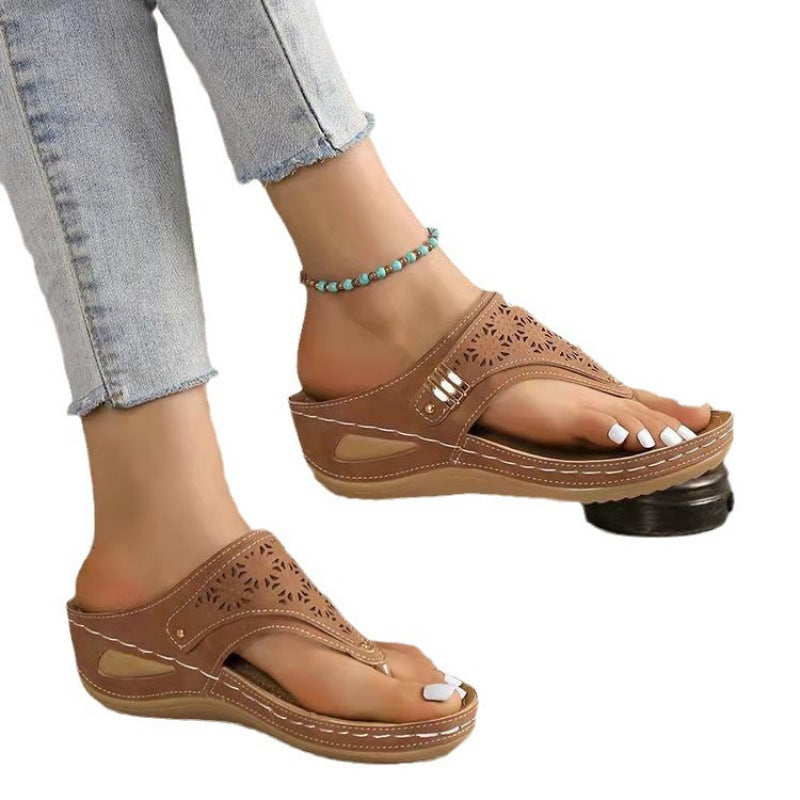 Women’s wedge flip-flops with perforated upper material and padded comfort footbed Mune Fashion