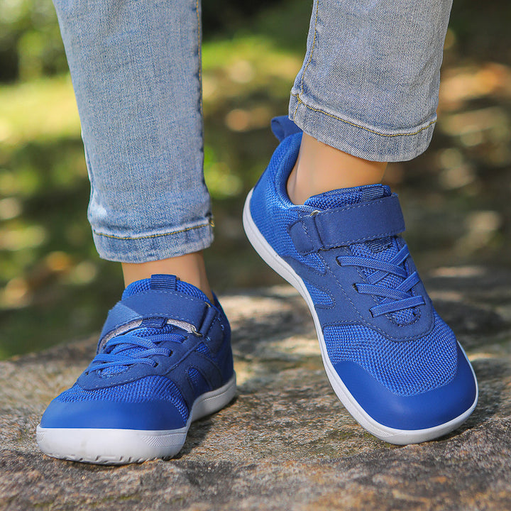Unisex nan sporty everyday sneaker with Velcro fastening, flexible comfort insole and profiled multidirectional outsole Mune Fashion