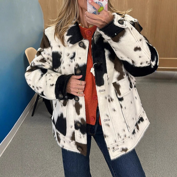 Women's short faux fur jacket in spotted pattern with shawl collar, wooden buttons & patch pockets Mune Fashion