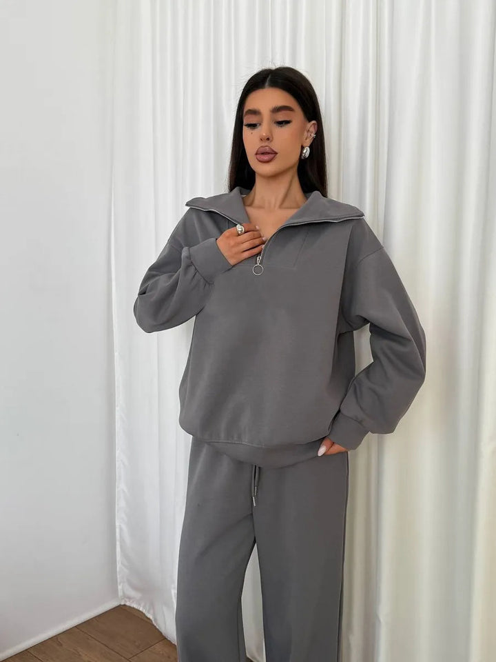 Women’s loungewear set with half zip and wide pleat pants Mune Fashion