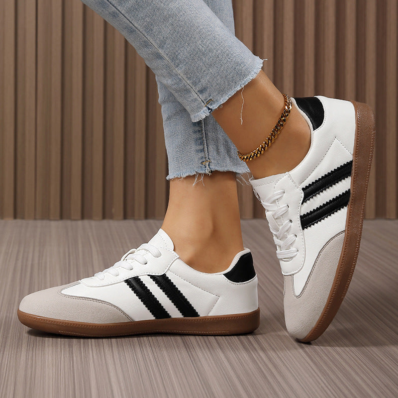 Women's retro running shoe with suede details, contrast stripes, and non-slip rubber outsole Mune Fashion