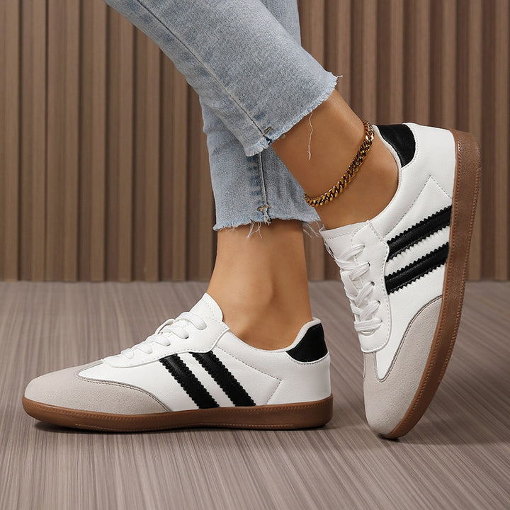 Women's retro running shoe with suede details, contrast stripes, and non-slip rubber outsole Mune Fashion