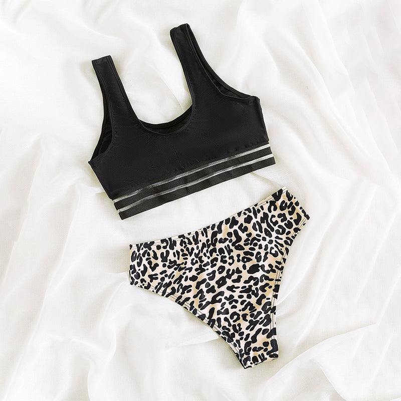 Ladies bikini set with sporty top and trendy leopard pattern Mune Fashion