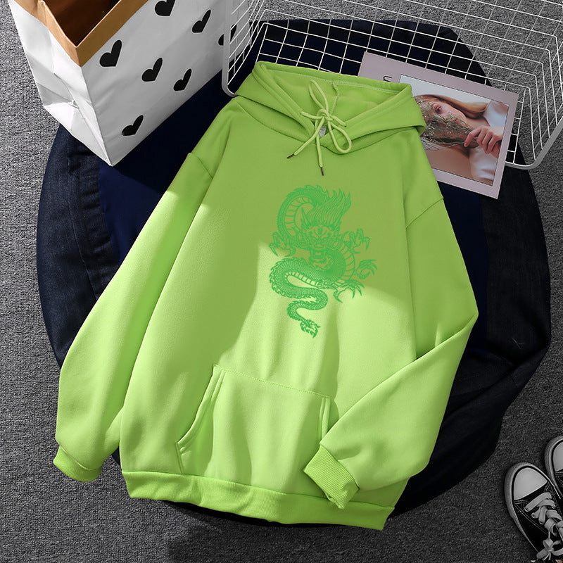 Unisex hooded sweatshirt with detailed dragon motif, oversized cut and kangaroo pocket Mune Fashion