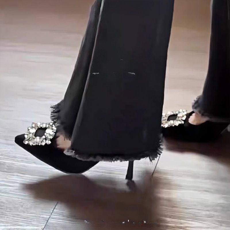 Ladies' velvet mules with pointed toe, sparkling crystal brooch, and slim stiletto Mune Fashion