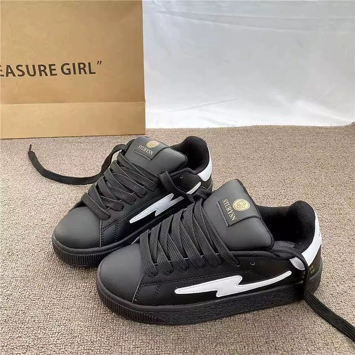 Women's sneakers in sporty design with padded insole Mune Fashion