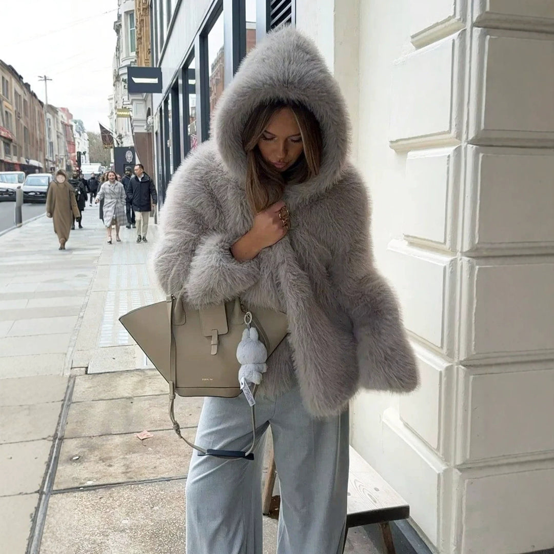 Women's short blazer made of long-fiber shaggy faux fur with high shawl collar and clear boxy silhouette Mune Fashion